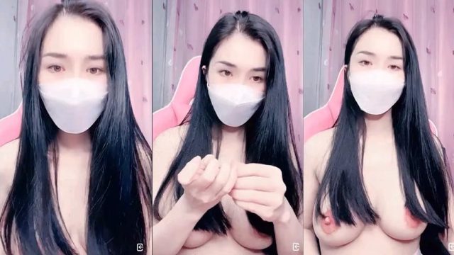 selebgram cantik pamer di depan camera